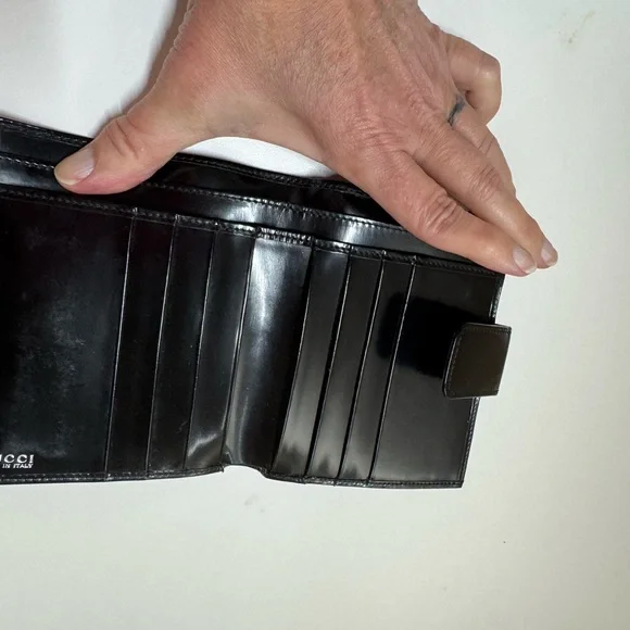 Gucci Black Patent Leather Embossed Logo Wallet EUC with COA - Picture 12 of 16